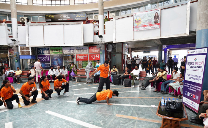 Chandigarh Transport Undertaking (CTU) Organizes “Nukkad Natak” to Raise Voter Awareness at ISBT-43